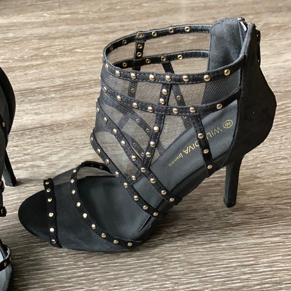 Black heels - Picture 3 of 6